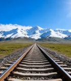 雪山下的铁路轨道9343#横屏 