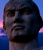 黄昏下的人物雕像特写1182#横屏 