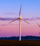 黄昏下草原的风力发电机10489#横屏 