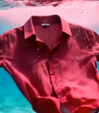 红色衬衫海底漂浮画面3577#横屏 