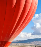 红色热气球空中飞行景象2659#横屏 