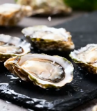 黑色石板上的新鲜生蚝4483#横屏 