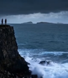 悬崖边两人眺望海洋4729#横屏 