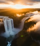 航拍日出时的瀑布与云雾景观6462#横屏 