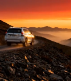 夕阳下山路行驶的白色6369#横屏 