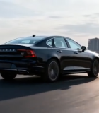 公路上行驶的黑色轿车2412#横屏 