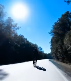 公路骑行者穿梭树林场景3787#横屏 