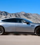 公路上行驶的银色新能源汽车7140#横屏 