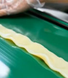 工厂内手工处理面食画面3602#横屏 