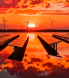 夕阳下的太阳能与风力发电场(1)4719#横屏 
