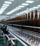 工厂工人检查啤酒瓶流水线2091#横屏 