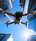 无人机飞掠城市摩天大楼13292#横屏 