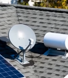 屋顶太阳能板与水箱实拍12199#横屏 