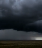 乌云笼罩下的草原景象239#横屏 