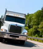 高速公路行驶的大型货运卡车12670#横屏 