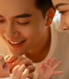 父母与婴儿温馨互动画面(1)5698#横屏 