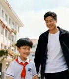 父子校园内亲密漫步场景3105#横屏 