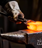 铁匠锻造火红铁块近景10449#横屏 