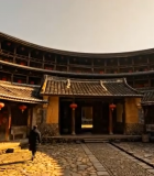 福建土楼内人物行走素材1888#横屏 