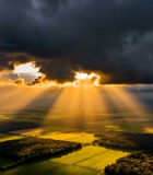 田野上空云层与丁达尔效应景观3368#横屏 