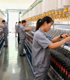 纺织厂工人操作机器画面13233#横屏 