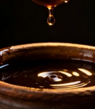 陶罐中倾倒液体素材12179#横屏 