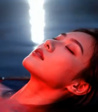 水中躺卧的女性素材2182#横屏 