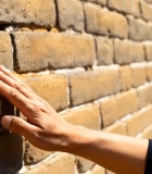 手触摸古老砖墙画面10603#横屏 