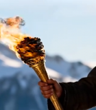 手持燃烧火炬特写7838#横屏 