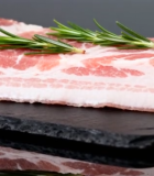 石板上摆放的五花肉食材7457#横屏 