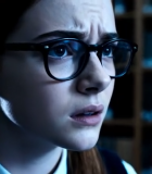 戴眼镜女孩图书馆近景6747#横屏 