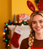 戴兔耳饰女子的圣诞场景12043#横屏 