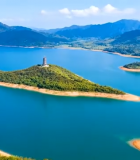 山水间水库与岛屿俯瞰景象3209#横屏 