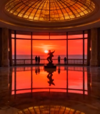 大厅内透过窗户的日落景观8547#横屏 