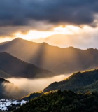 山间村落日落阳光穿透云层3373#横屏 