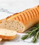 大理石台面上的法棍面包485#横屏 