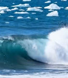 大海中漂浮的冰山与海浪5868#横屏 