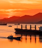 大海日落时航行的轮船1977#横屏 