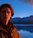 持火把男子于山水间4776#横屏 