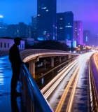 城市夜景中桥上人物与车流素材()703#横屏 