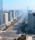 城市上空飞行的无人机(3)9404#横屏 