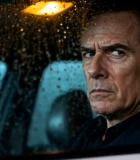 车内男子雨中神情凝重3049#横屏 