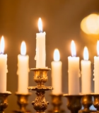 烛台上燃烧的多支蜡烛(1)2573#横屏 