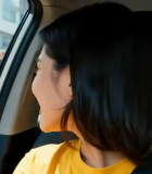 车内微笑的年轻女性6298#横屏 