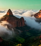 云海中的红色山脉风光2746#横屏 