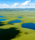 草原湖泊鸟瞰全景3834#横屏 