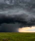 草原上乌云密布的景象2049#横屏 