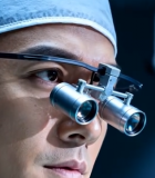 医生手术室佩戴手术放大镜728#横屏 