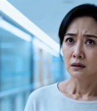 医院走廊中的女性13#横屏 