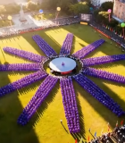 操场上人群组成星形图案8087#横屏 